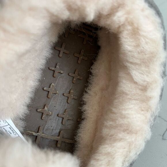 UGG Dakota Slipper Size 7 - Picture 4 of 5